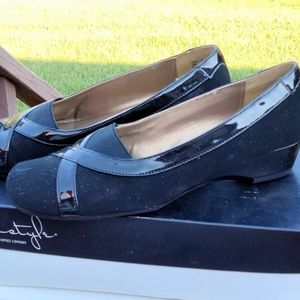 Soft style a Hush Puppies Company women's shoes